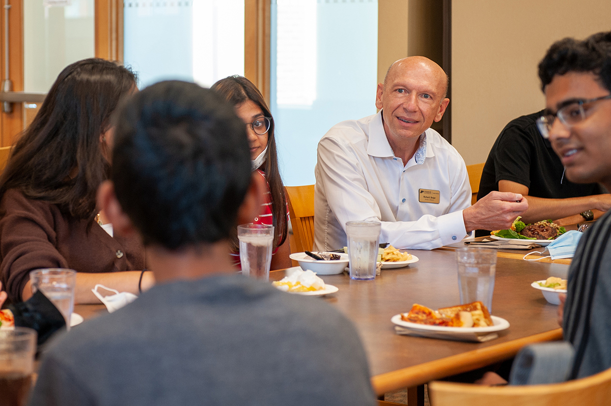 Rick Brajer meets with students from the EPICS Learning Community.