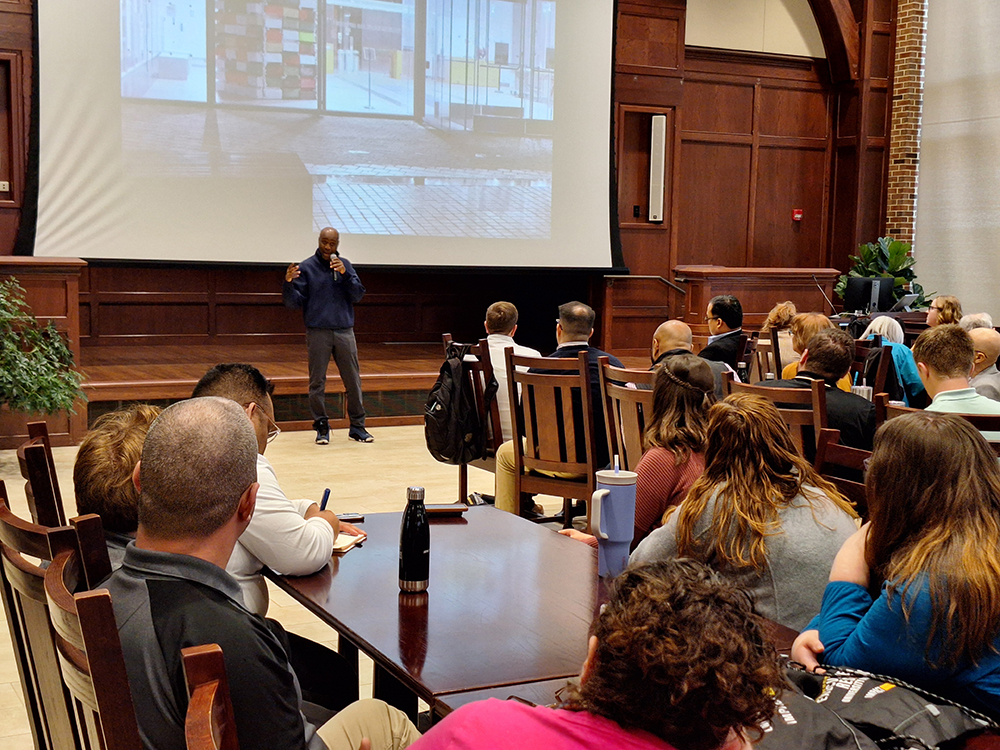 Bayeté Ross Smith delivers keynote address.